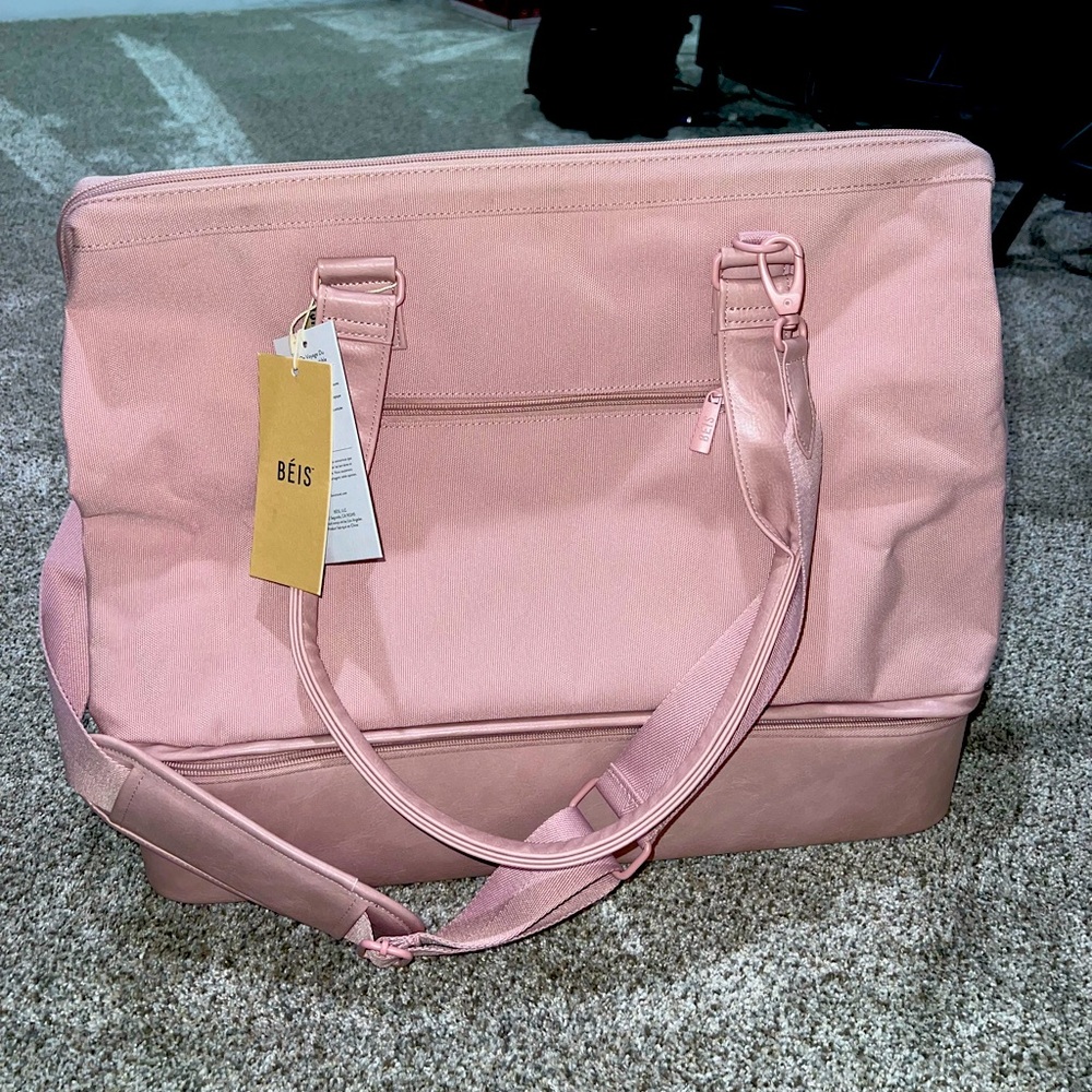 NWT Béis convertible weekender bag